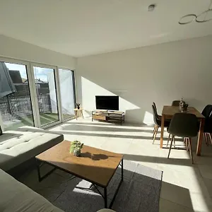 3 Zw 95 M2 Neubau Kostenlos Parkplatz Im Hof Apartment