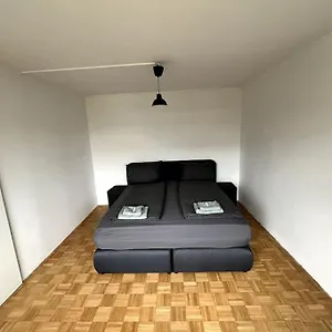 Loot Large /stadtrand /parkplatz Apartment